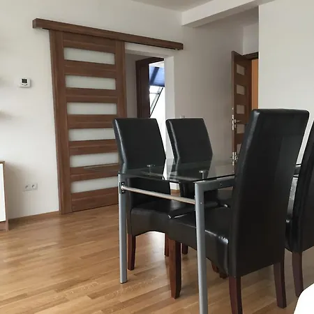 Lucemburska Apartment *