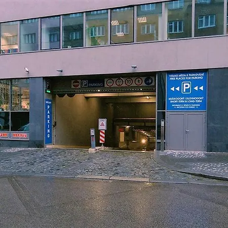 Lucemburska Apartment *